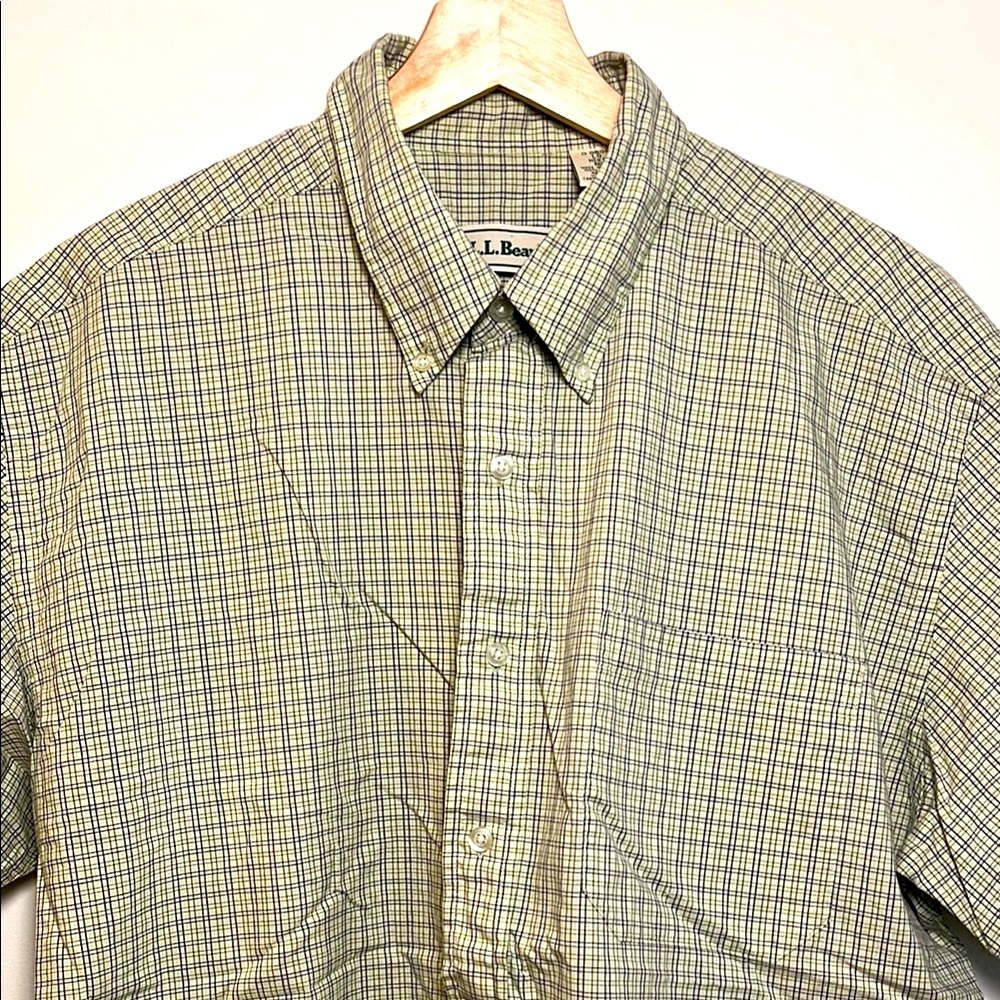 L.L. Bean Men's Short-Sleeve Button-Down Collared Shirt
